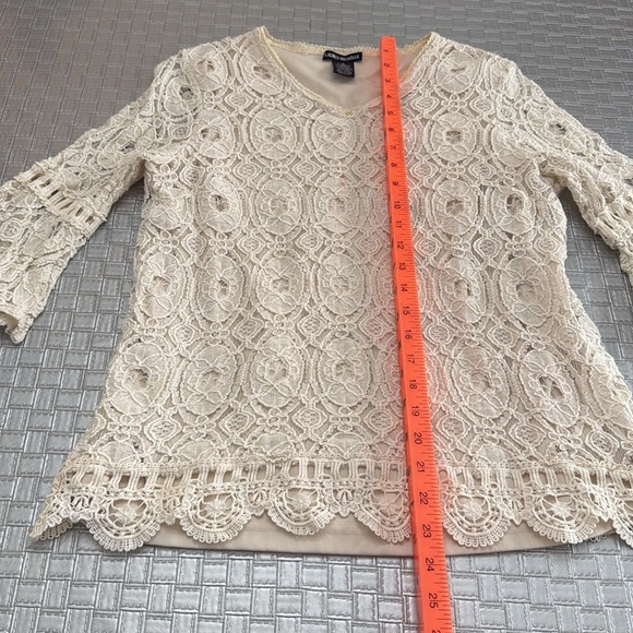 Lauren Michelle Cream Lace V-Neck Top Women’s Small 3/4 Sleeve Blouse - Picture 7 of 9